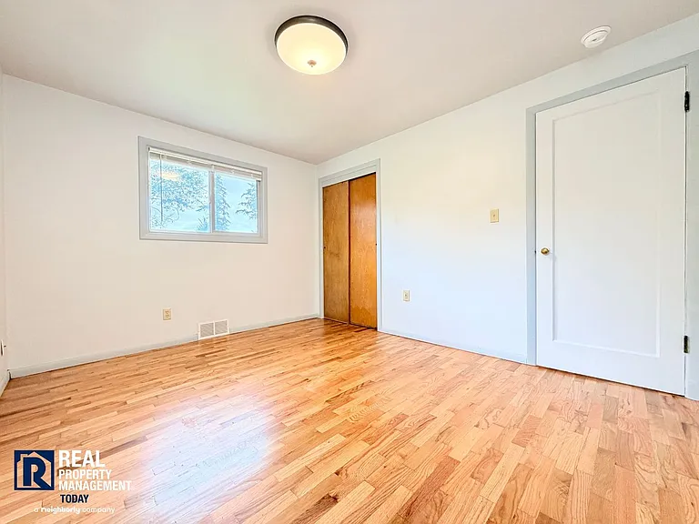 319 104th St E — Photo 12