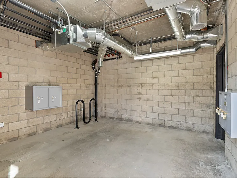 453 N Stanley Ave — Photo 29