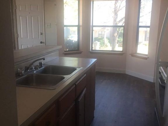 5th image of 100 Rockyreef Cir