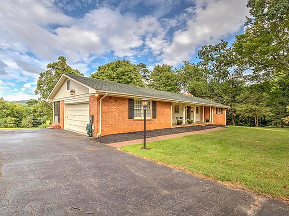 2nd image of 8137 College Dr