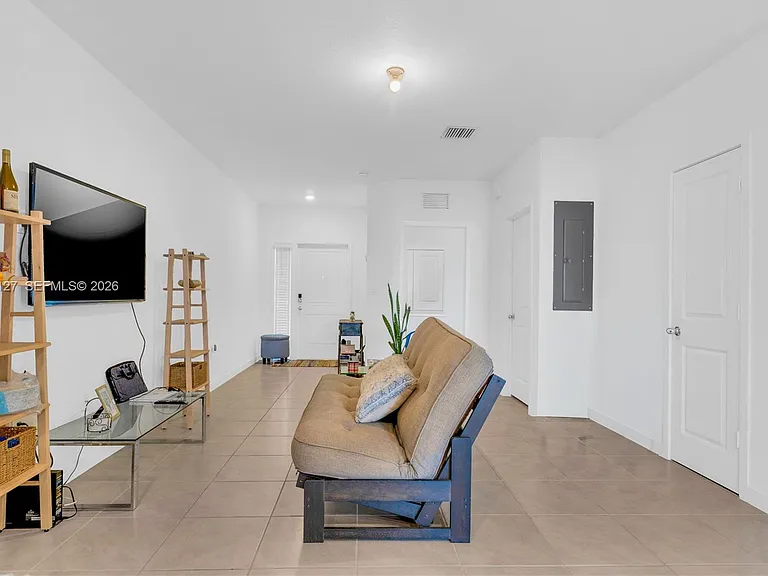 117 NE 3rd Ct — Photo 11
