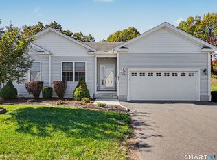41 Pondview Cir #41, Beacon Falls, CT 06403