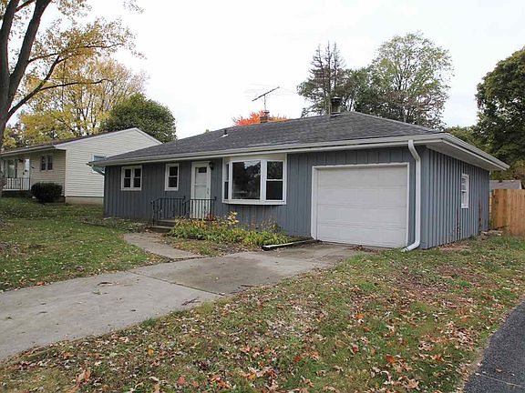 3rd image of 1113 Lexington Way