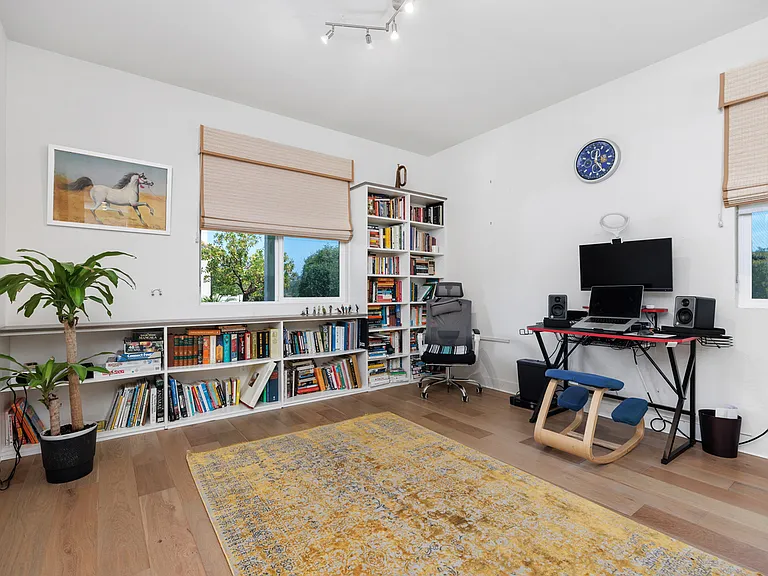 655 Manzanita Ln — Photo 11