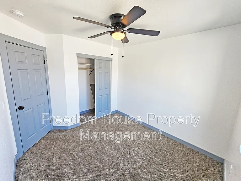 384 Erin St — Photo 29