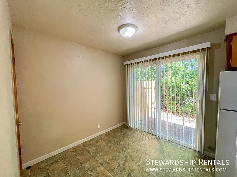 880 W 6th Ave #1 — Photo 9