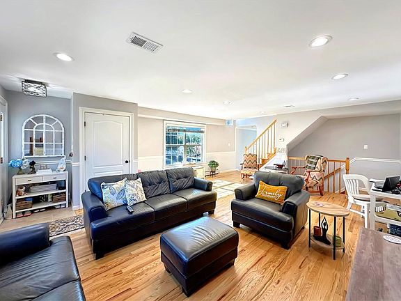 5th image of 40 Santa Monica Ln