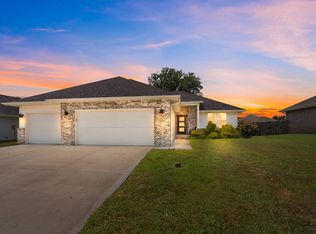 1363 S Strasbourg Avenue, Springfield, MO 65802