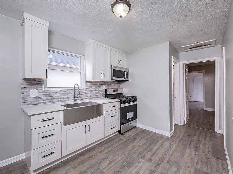 6925 Corbitt Ave — Photo 8
