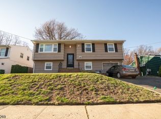 470 W 6th Ave, Roselle, NJ 07203
