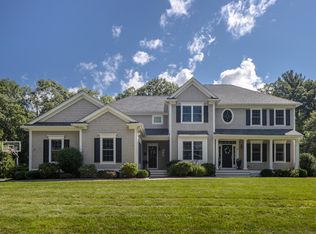 8 Deepwoods Dr, Mattapoisett, MA 02739