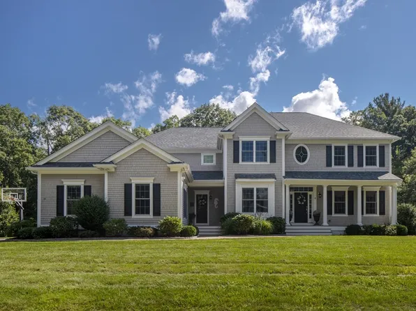 8 Deepwoods Dr, Mattapoisett, MA 02739