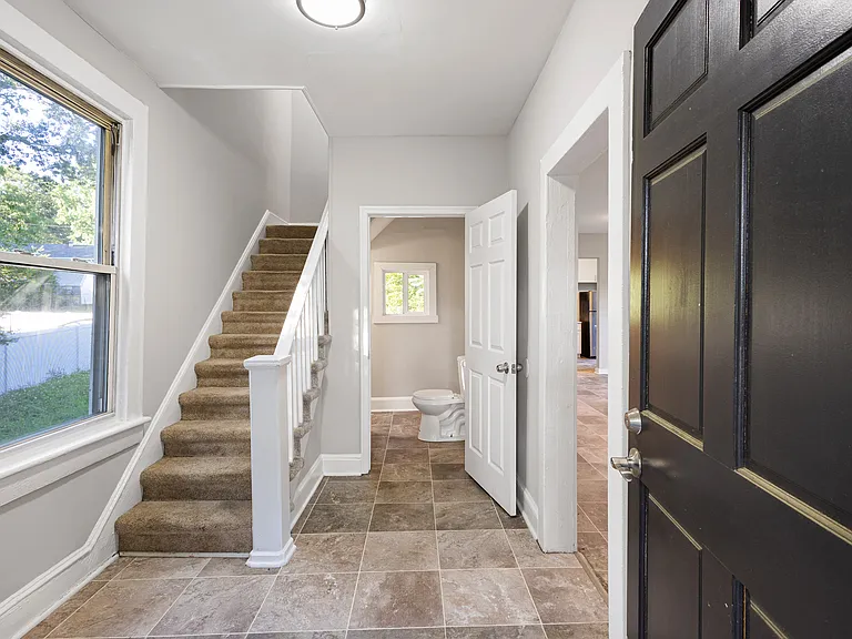 465 Terrace Ave — Photo 2