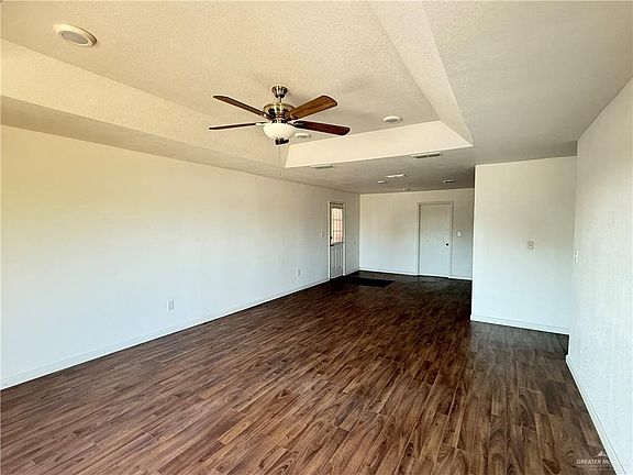 4th image of 415 W Edinburg Ave #107