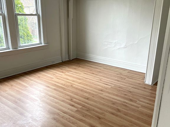 5th image of 642 E 7th St #2