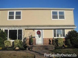 59 Wadsworth Ave, Levittown, NY 11756
