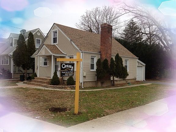 2nd image of 881 Cornwell Ave