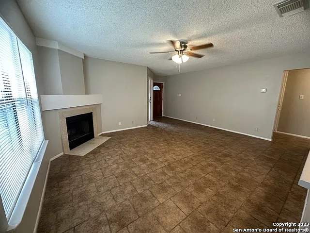 3 bed, 2.0 bath, 1097 sqft, $1,395 — Photo 2