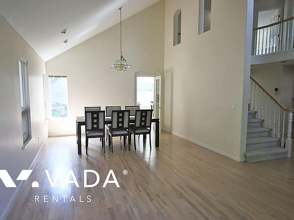 3rd image of 1572 Salal Cres