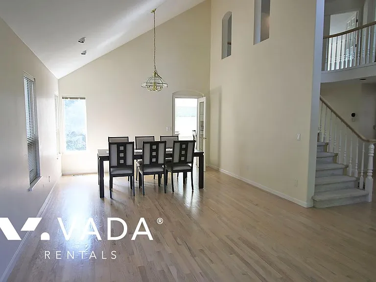 1572 Salal Cres — Photo 3