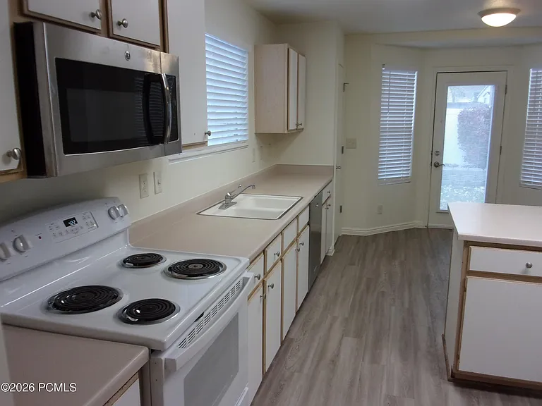 88 E Rainbow Way — Photo 13