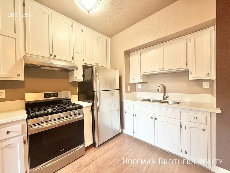 734 W 73rd St — Photo 1