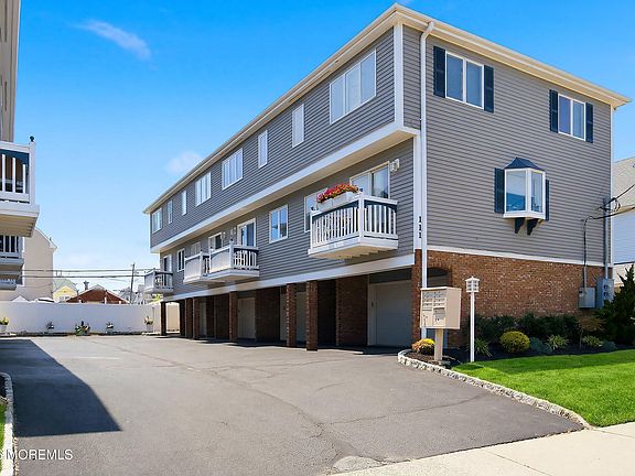 3rd image of 109 Cliff Avenue #2B