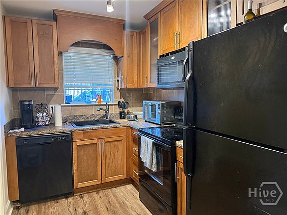 5th image of 1055 Baxter St APT 404