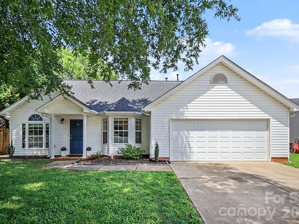 1st image of 132 Brookhollow Dr