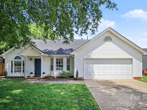 132 Brookhollow Dr, Mount Holly, NC 28120