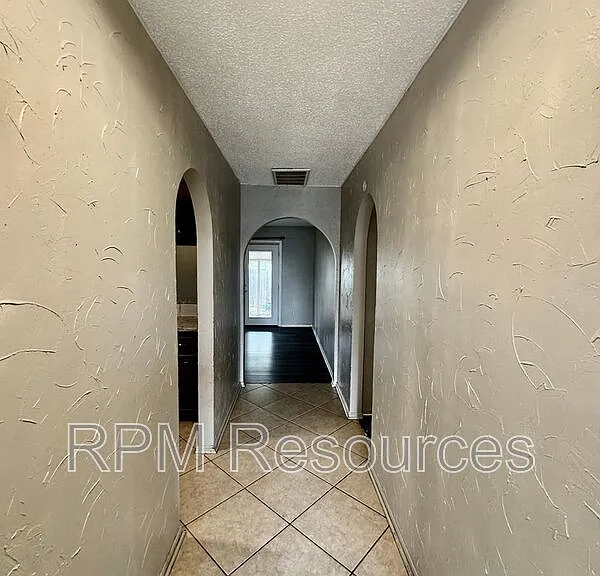 720 Willow Run — Photo 5