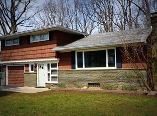 82 Suncrest Dr, Rochester, NY 14609