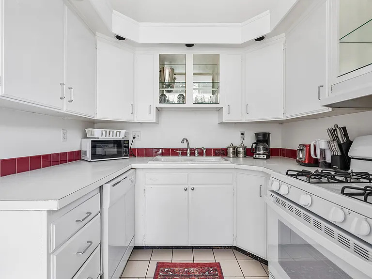 1813 Pine St #1 — Photo 3