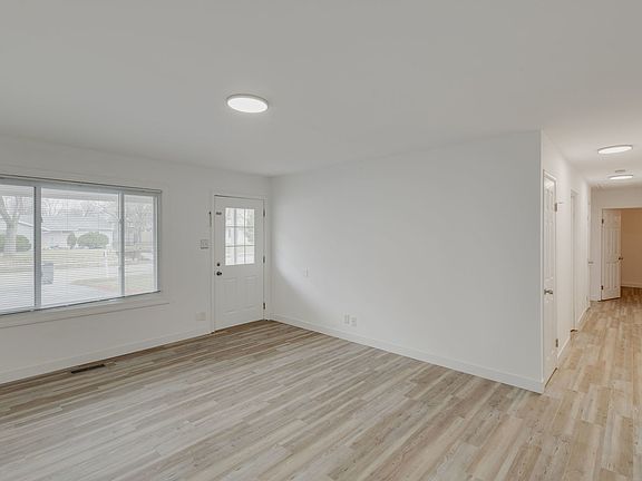 4th image of 533 Redwood Rd