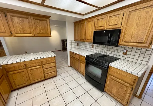 1935 Hobart Dr — Photo 10