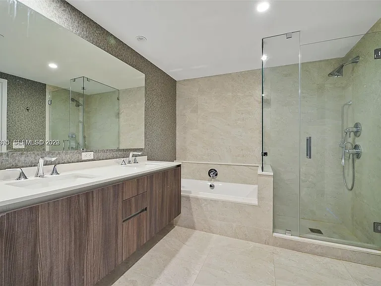488 NE 18th St #3701 — Photo 11