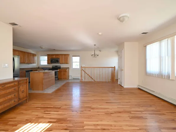 180 Fairbanks Ave #2, Staten Island, NY 10306