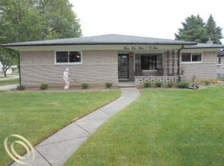 34304 Barrett Dr, Sterling Heights, MI 48312