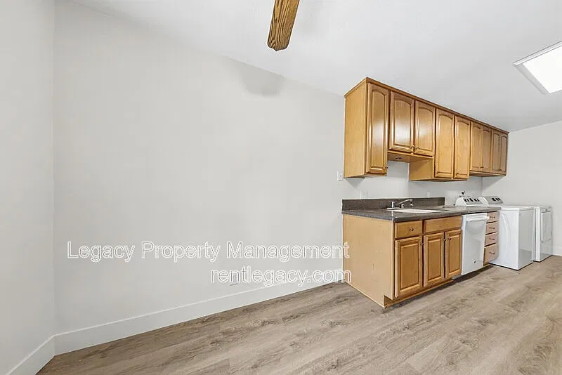 3 bed, 2.0 bath, 1100 sqft, $2,450 — Photo 4
