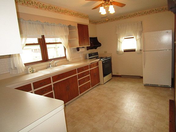4th image of 662 E 161st St