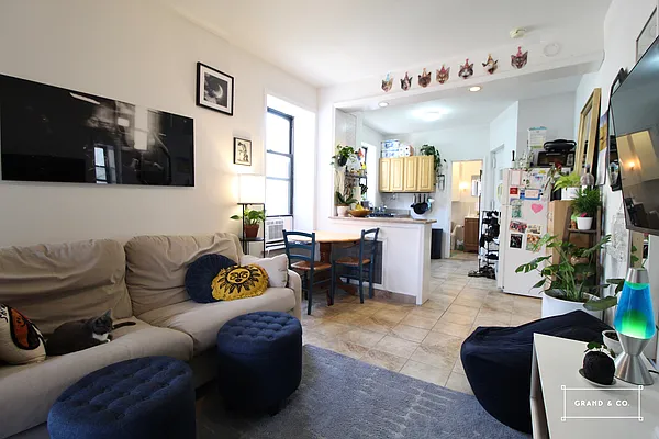 Rented by Grand & Co. | media 21