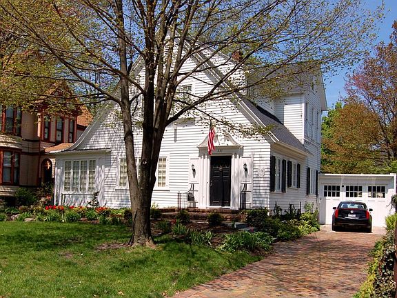 2nd image of 551 Fountain St NE