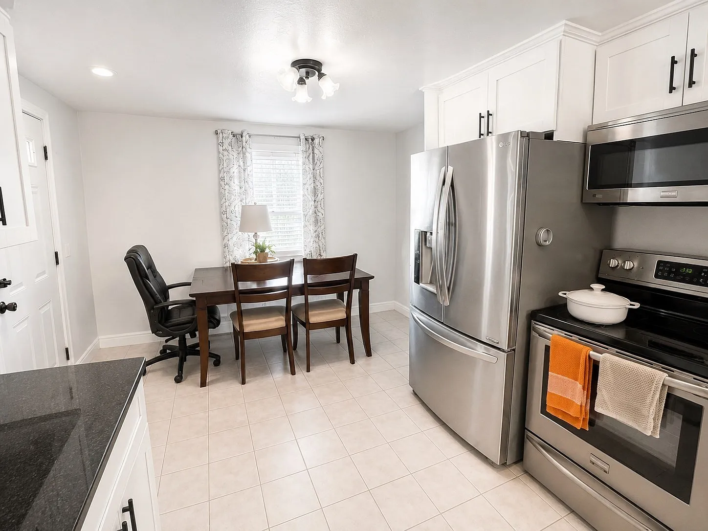 3 bed, 1.0 bath, 1000 sqft, $2,200 — Photo 4