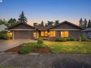 1215 Rio Glen Dr, Eugene, OR 97401