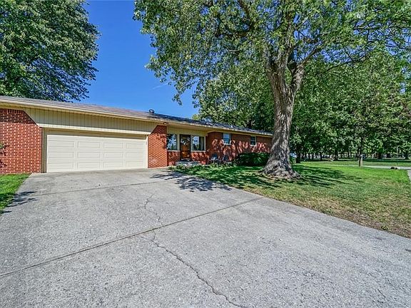 3rd image of 5715 Meadowood Dr