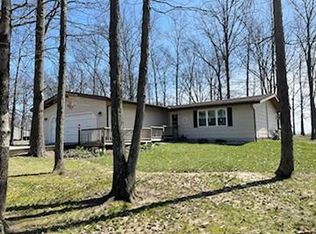 7 Esther Rd, Fairfield, IL 62837