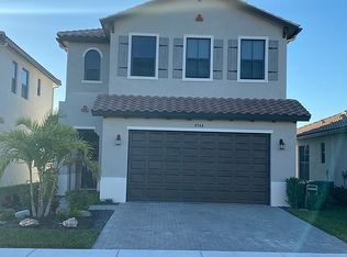 8944 Madrid Cir, Naples, FL 34104