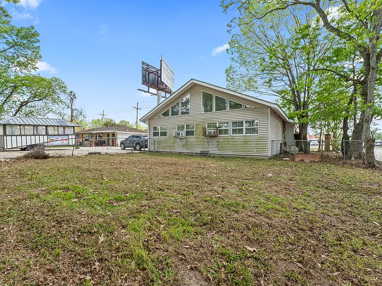 14555 Old Hammond Hwy — Photo 2