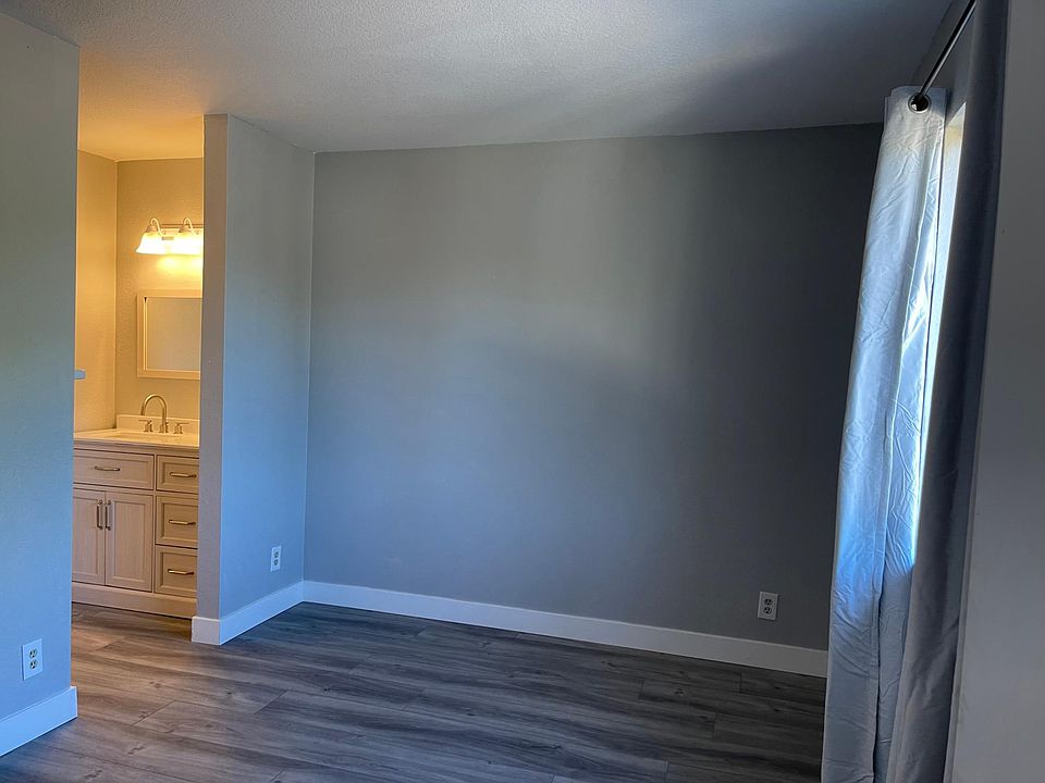 2nd image of 3131 Yuma Dr