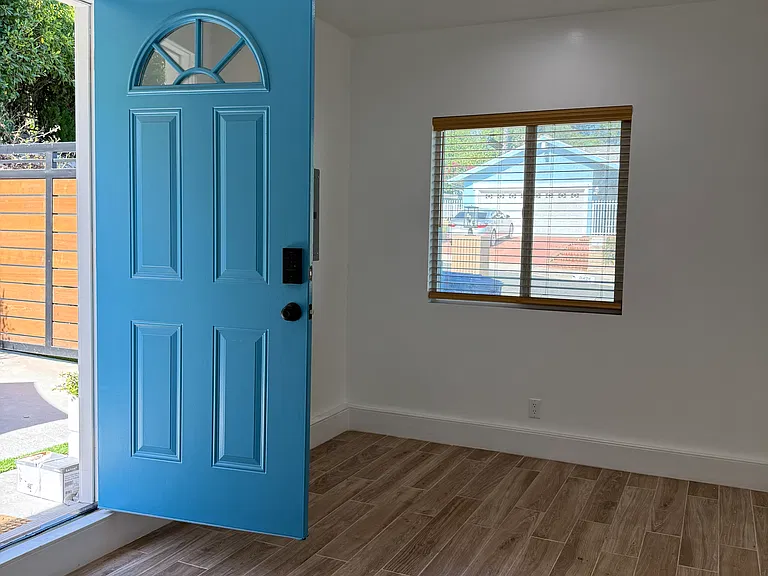 Massive natural light.